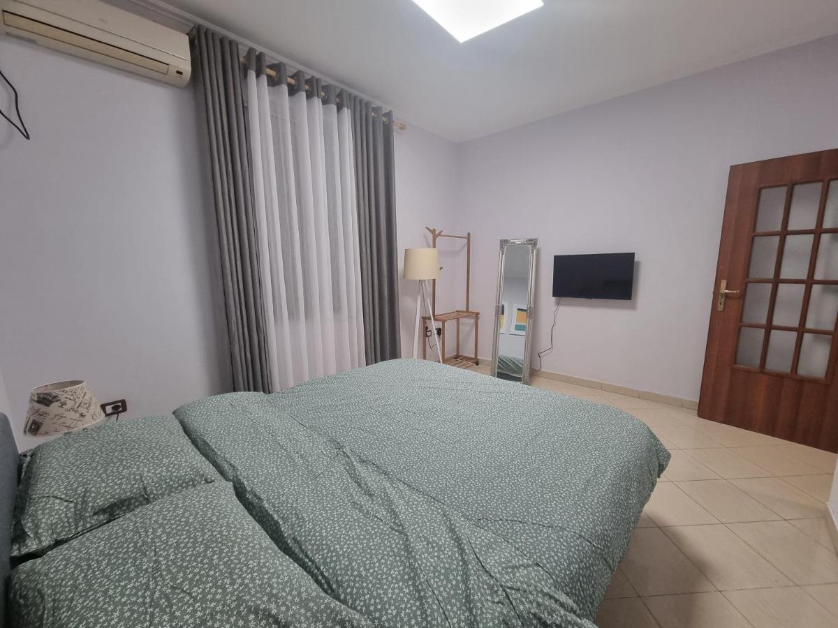 Glamorous Apartment In Tiranë Ngoại thất bức ảnh