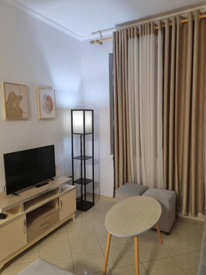 Glamorous Apartment In Tiranë Ngoại thất bức ảnh